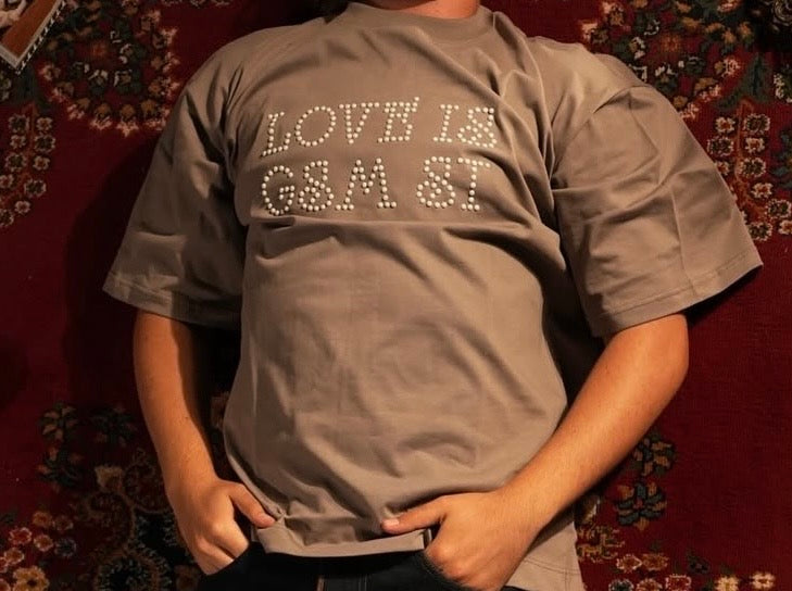 T-shirt GSM LOVE IS